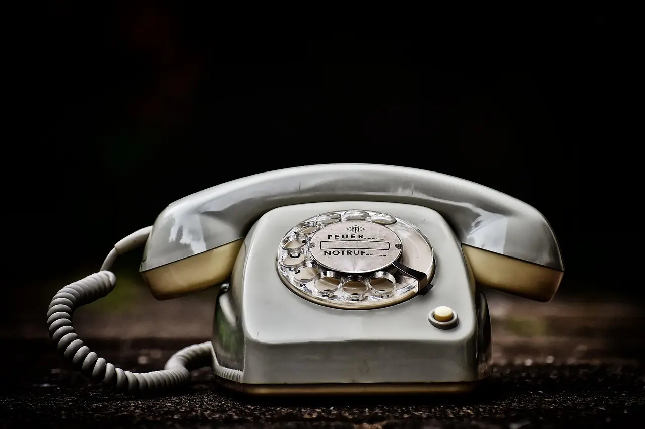 Ringet op af telefonnummer 87 46 55 70 – Ignorér?